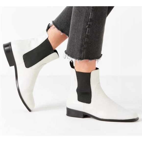 Vagabond Shoes - Vagabond Cora Leather Chelsea Boot Size 37 or US 7